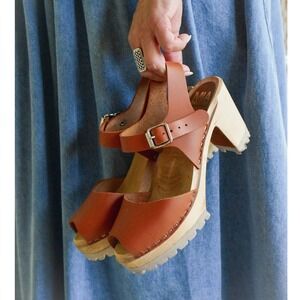 Swedish Platform Clog Sandals 38 8 Tan Leather Peep Toe Chunky Heeled MIA Greta